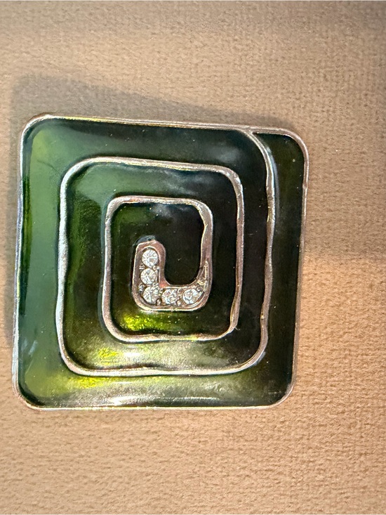 Jewelry - Green Spiral Pendant Necklace with Silver Accents